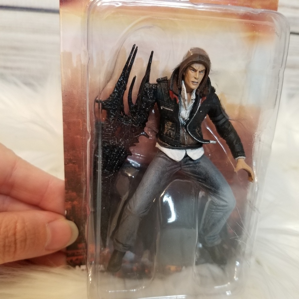 Prototype Alex Mercer Mini Figure - Picture 2 of 4